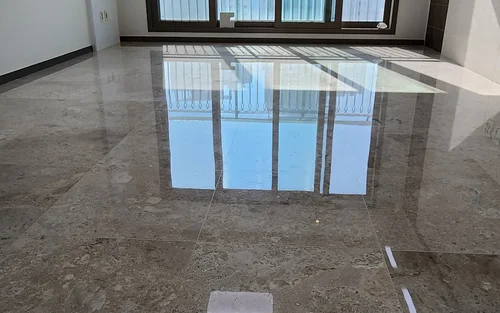 대리석 바닥 광택 복원 후